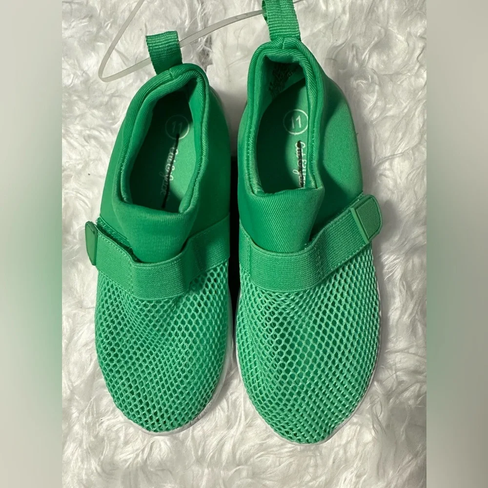 Green water shoes